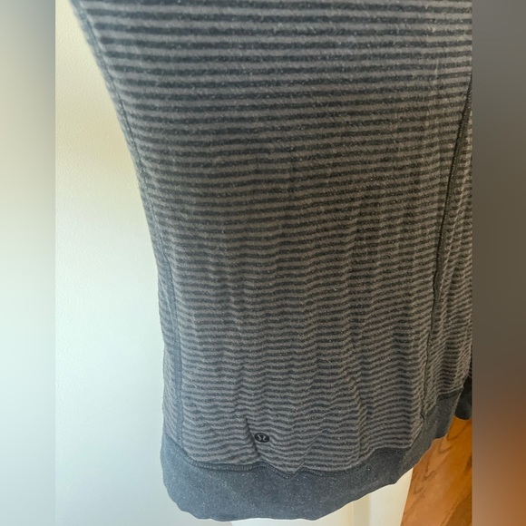 Lululemon In A Cinch Reversible Grey Cowl Neck Sweater Pullover - Picture 6 of 11